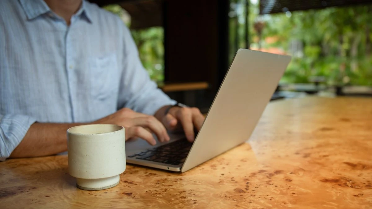 Ten kraj to hit dla pracujących zdalnie Foto: Praca zdalna na laptopie
