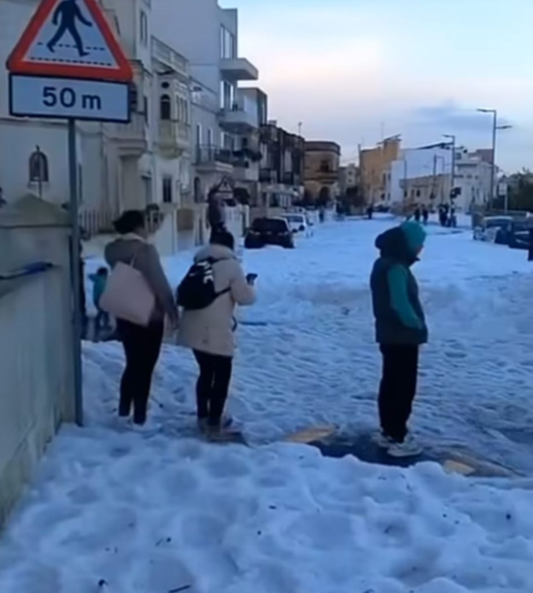 Na Malcie spadł śnieg Foto: zaśnieżone ulice na Malcie