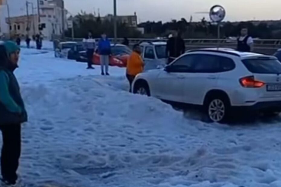 Na Malcie spadł śnieg Foto: zaśnieżone ulice na Malcie