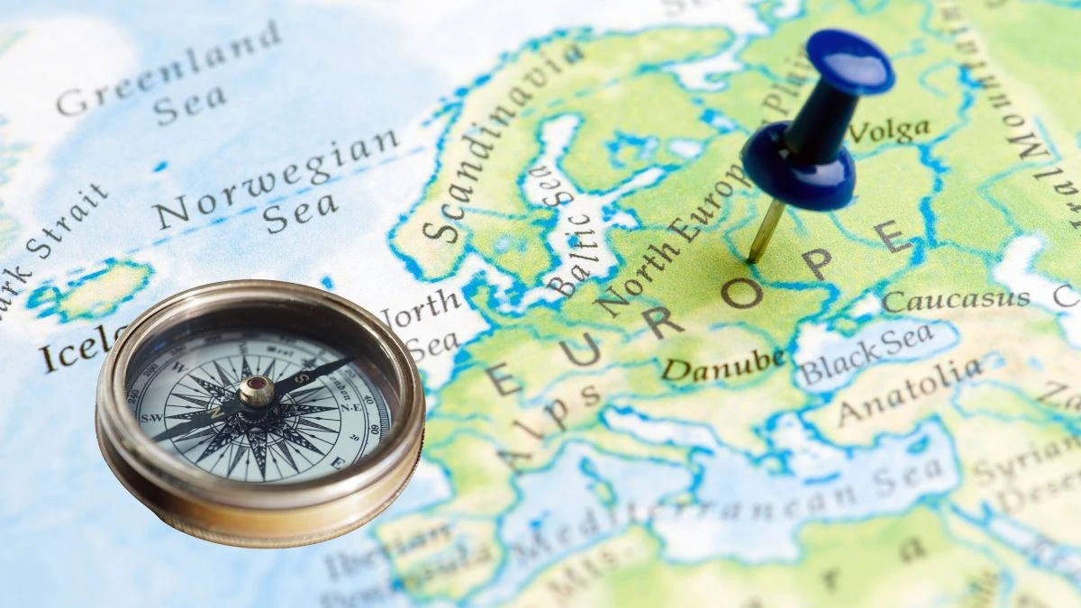 Rekordowo krótkie nazwy miejscowości w Europie Foto: mapa Europy i kompas