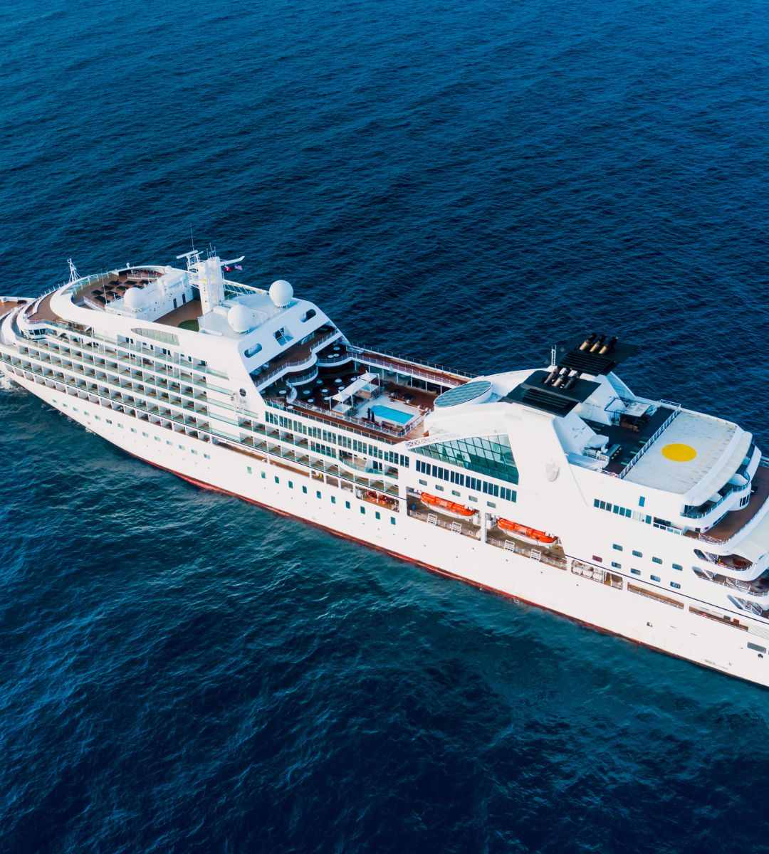 Rejs tylko dla dorosłych Foto: statek wycieczkowy na morzu