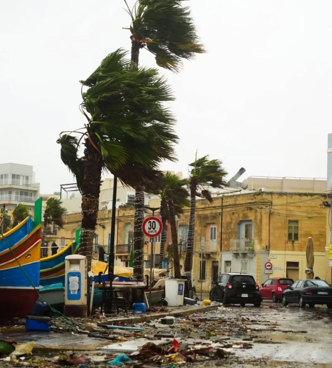 Malta zniszczona przez huragan Harry Foto: zniszczone  ulice Malty