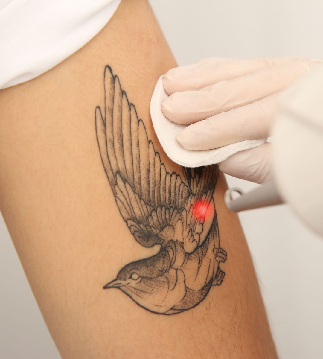 Tatuaże zwiększają ryzyko chłoniaka Foto: tatuaż na ramieniu klienta