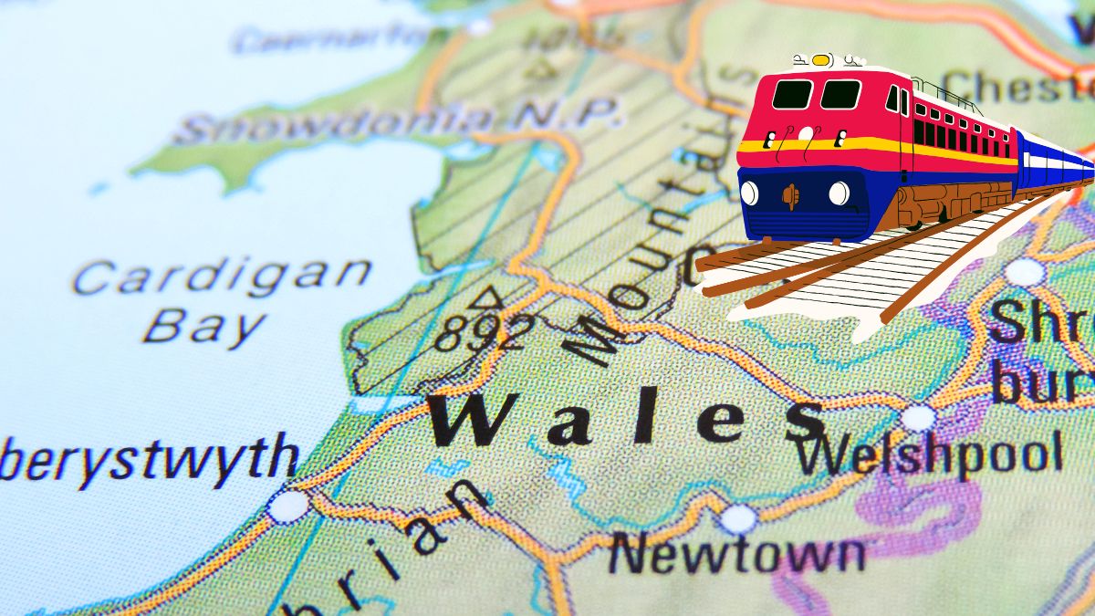 bilet po Walii bez limitu za 150 funtów Foto: mapa Walii, kolorowa miniatura pociągu