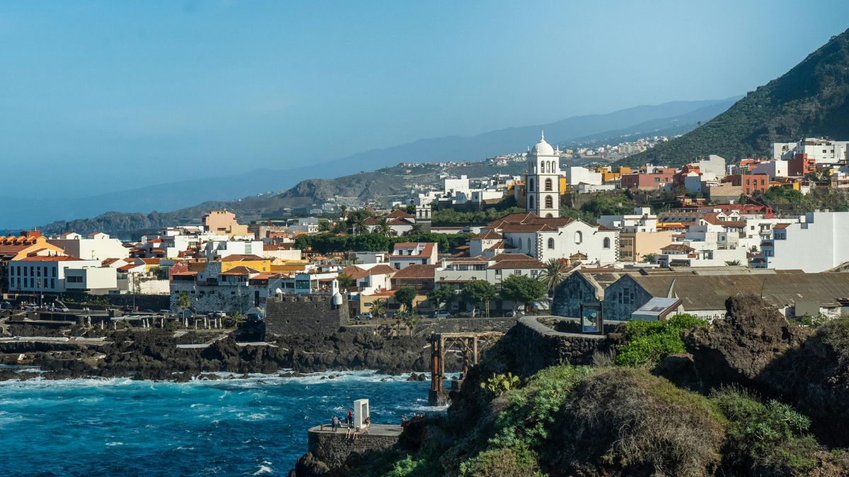 Wyspy Kanaryjskie znalazły się na liście „No List”  Foto: nadmorskie miesteczko