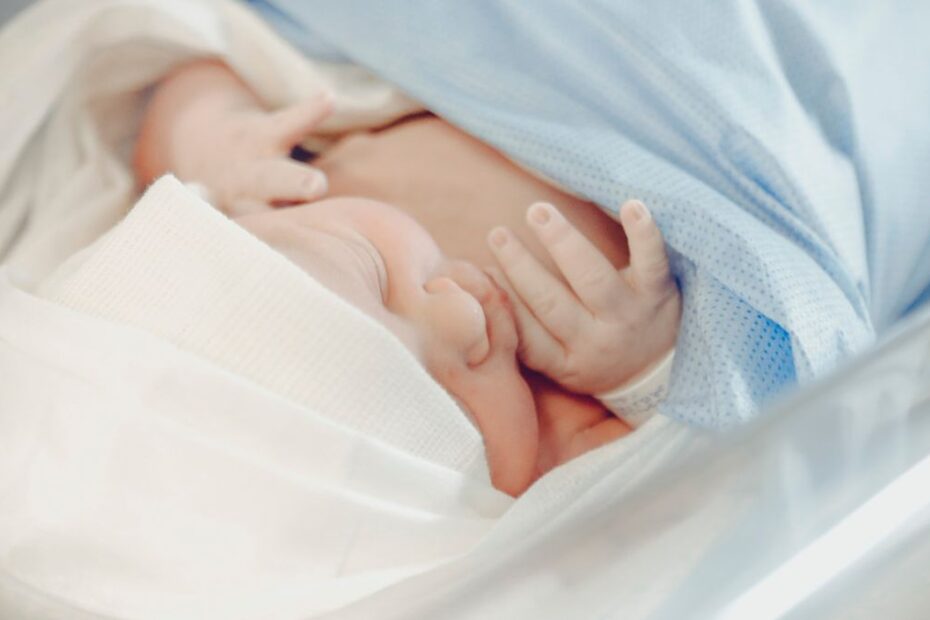 Pierwsze dziecko urodzone dzięki przeszczepowi macicy Foto: noworodek