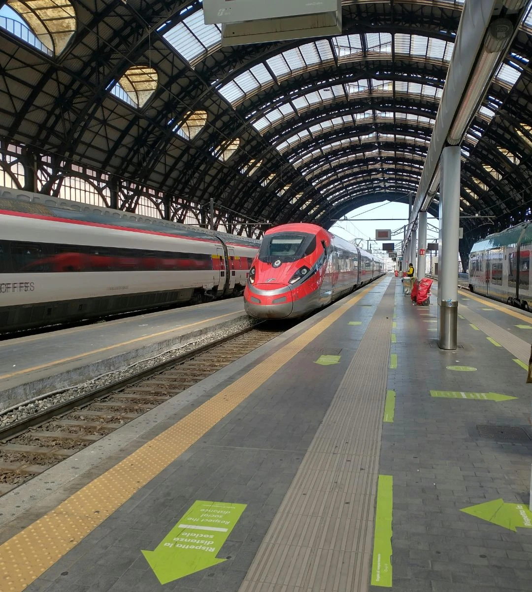 Najszybsze pociągi świata Foto: pociąg szybkiej kolei na stacji