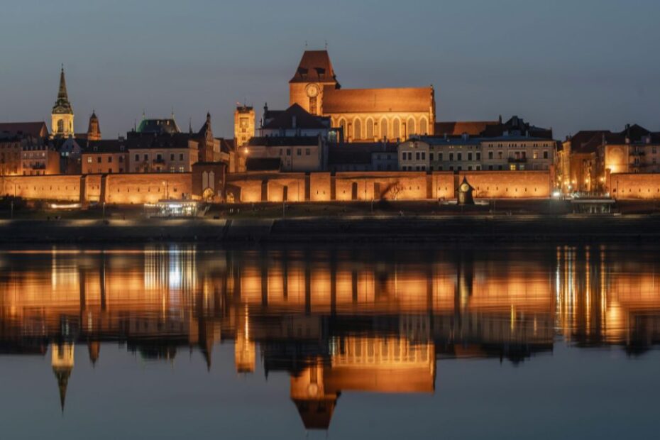 Średniowieczna perła bez tłumów Foto: panorama toruńskiej starówki