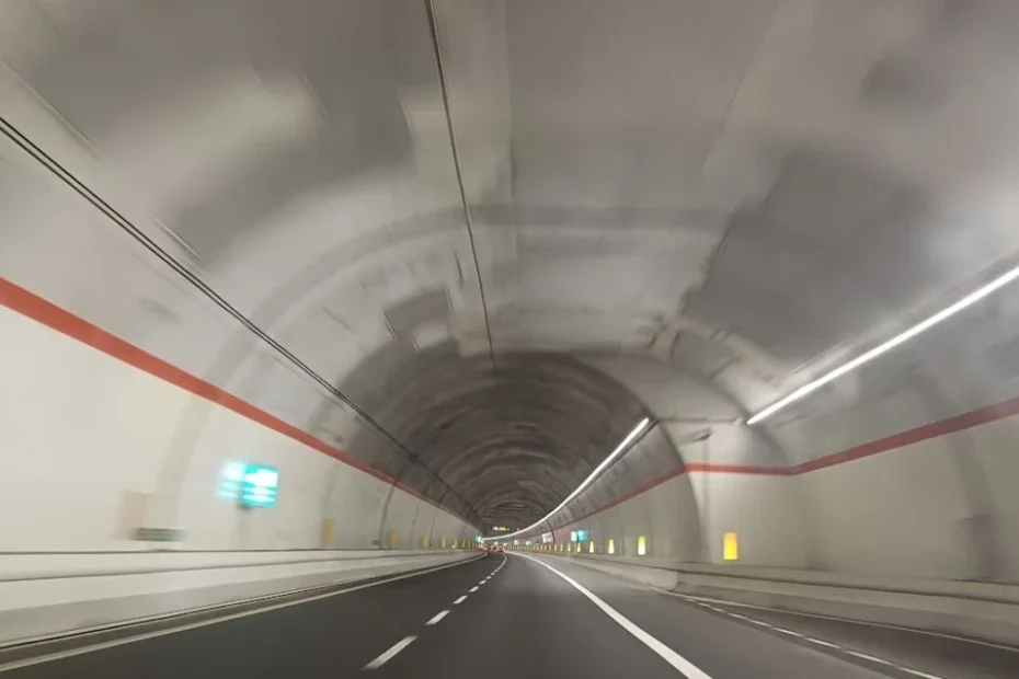Najdłuższy drogowy tunel świata Foto: tunel