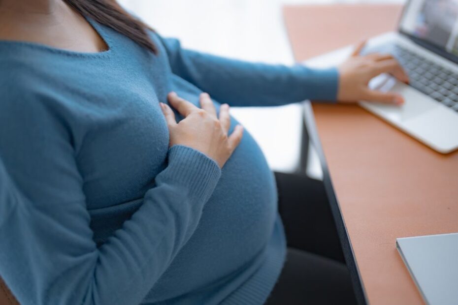 Nowe prawa pracownicze w Wielkiej Brytanii Foto: kobieta w ciąży