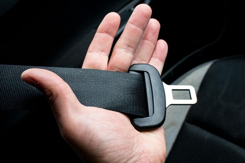 kara za brak pasów bezpieczeństwa 2026 Foto: bas bezpieczeństwa w dłoni