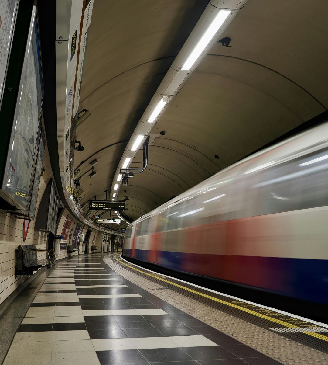 dwie duże stacje w Londynie zamknięte na 22 dni Foto: stacja w UK