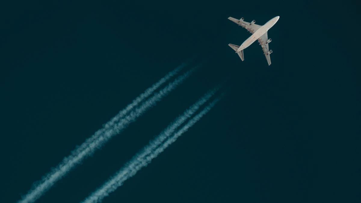 najdłuższy lot pasażerski świata Foto: samolot na niebie