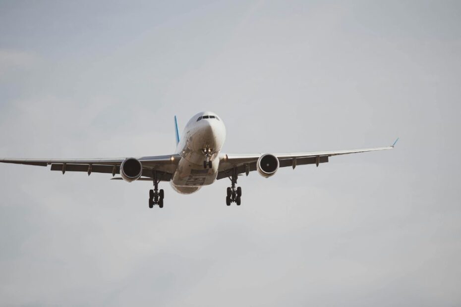 awaryjne lądowanie z powodu braku paliwa Foto: samolot w locie