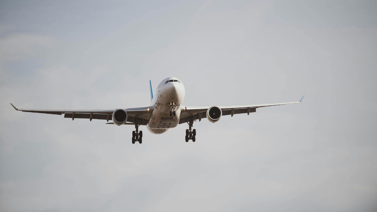 awaryjne lądowanie z powodu braku paliwa Foto: samolot w locie