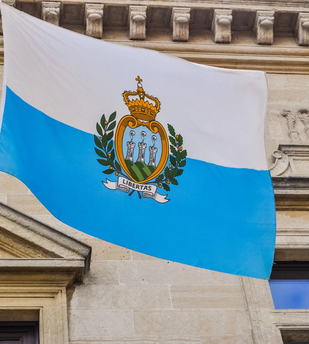 San Marino – nowy raj podatkowy  Foto: Widok na San Marino Foto: flaga San Marino 