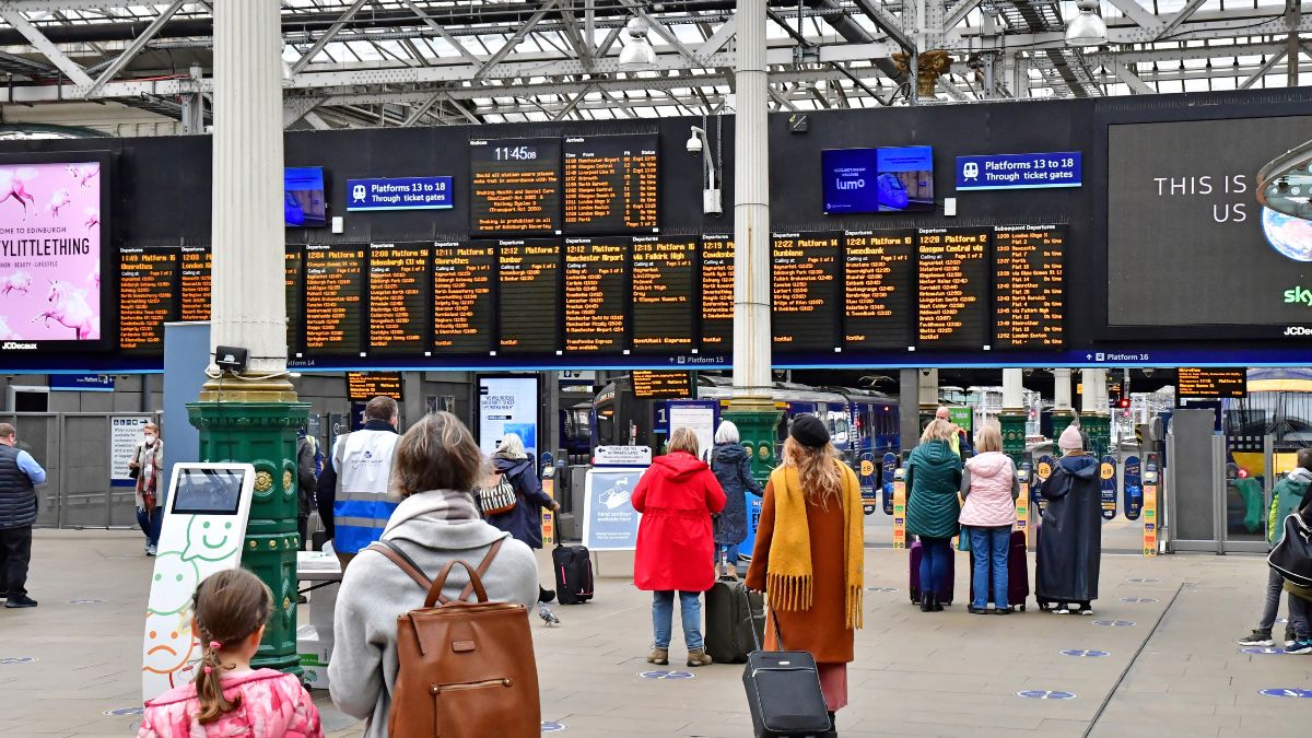 dwie duże stacje w Londynie zamknięte na 22 dni Foto: stacja w UK