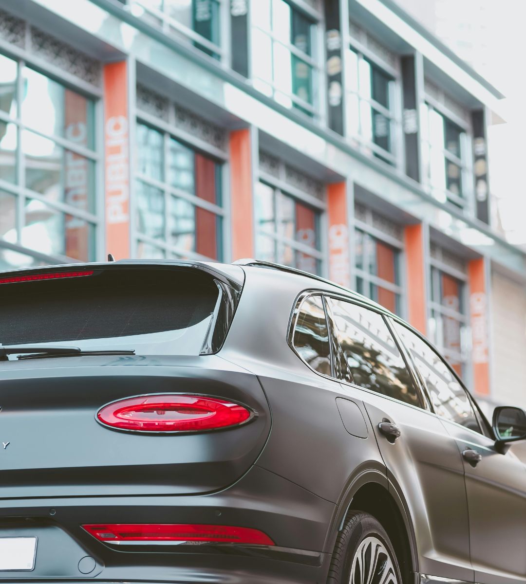 Nowe opłaty dla samochodów typu SUV Foto: samochód typu suv na ulicy