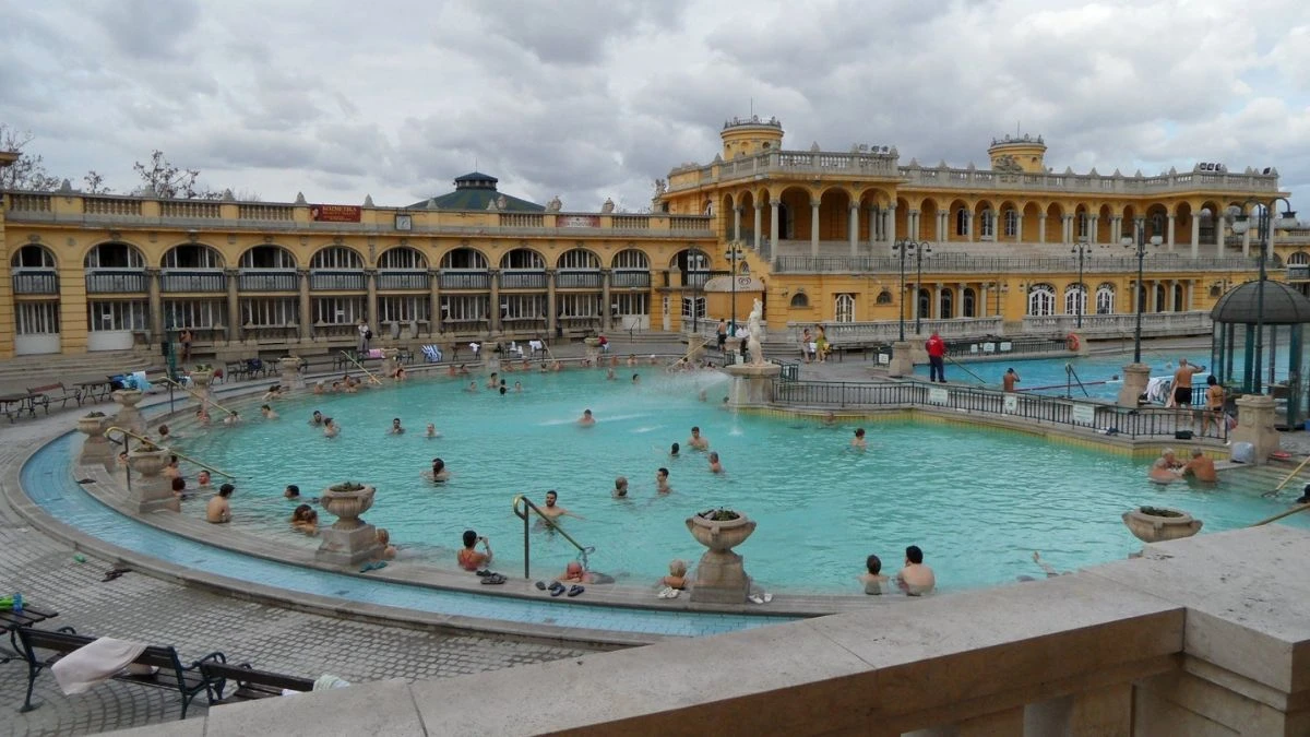 Najbardziej przereklamowane atrakcje Europy Foto: Łaźnie Széchenyi w Budapeszcie