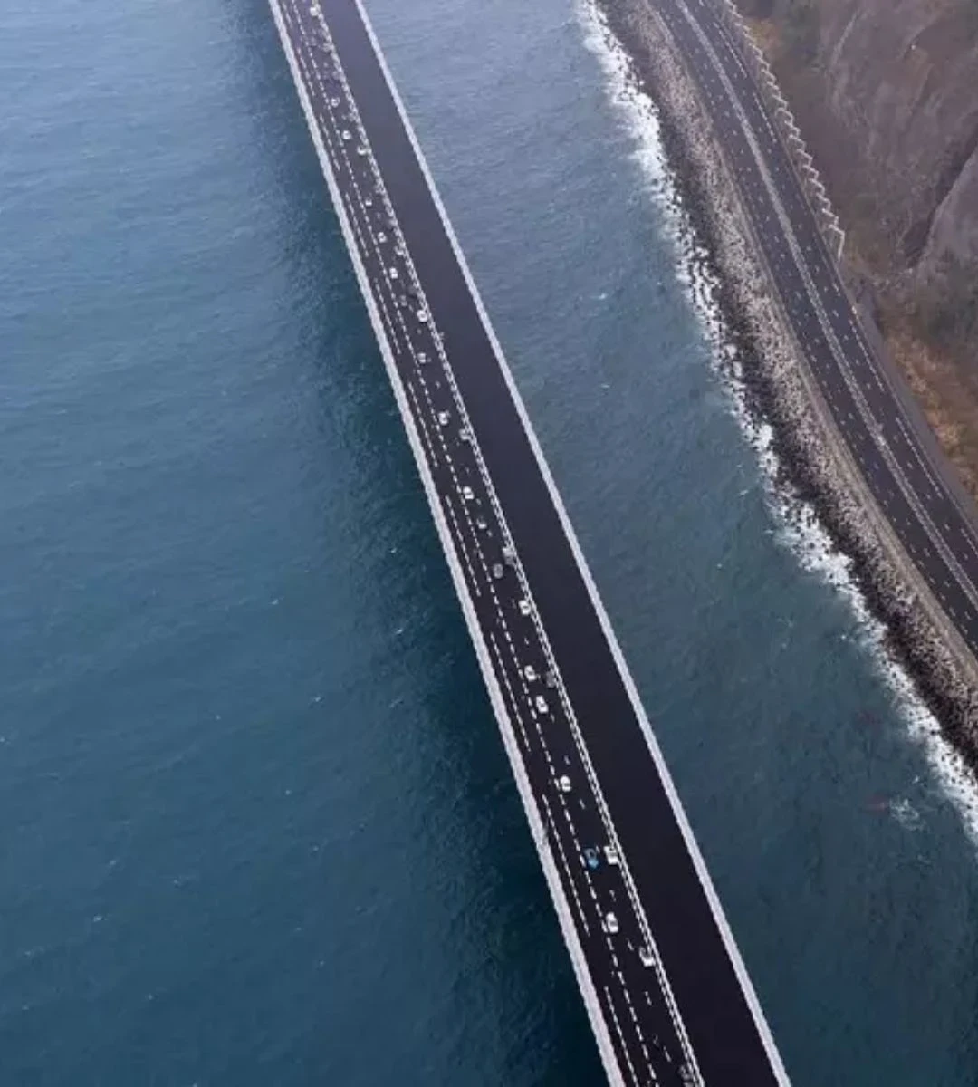 Najdroższa droga świata budowana na morzu Foto: trasa szybkiego ruchu na oceanie