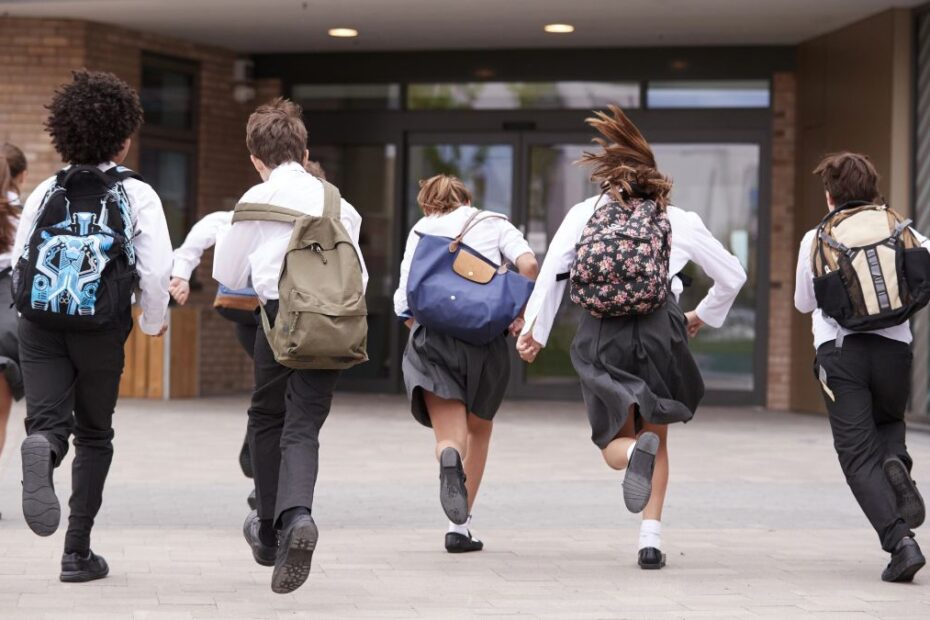 Ferie, wakacje i dni wolne od szkoły w Wielkiej Brytanii w 2026 roku