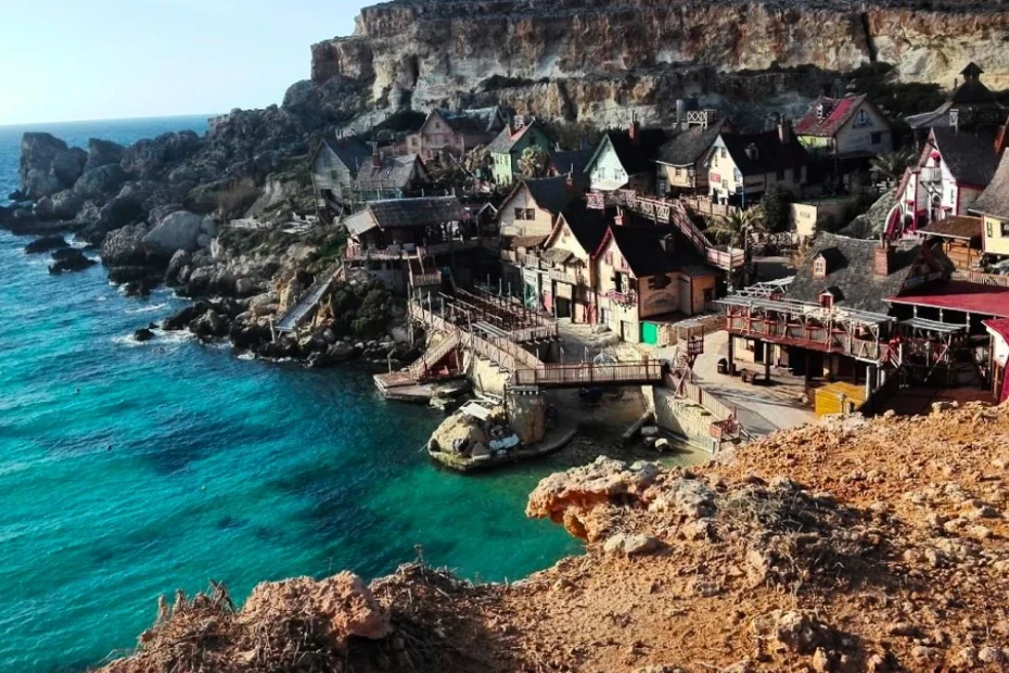 Bezpieczny kierunek na lato 2026 Foto: Poppey Vilage na Malcie