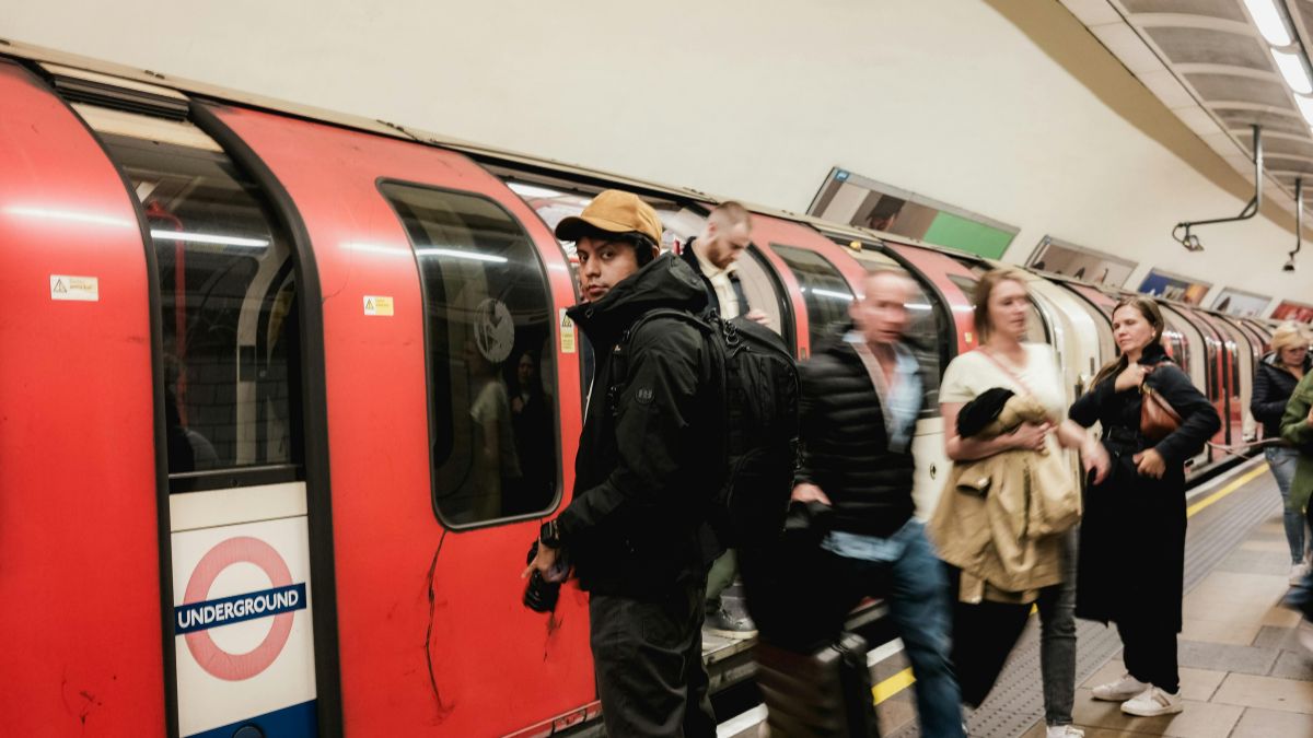 Nowe zasady dla dojeżdżających do pracy Foto: pasażerowie w londyńskim metrze