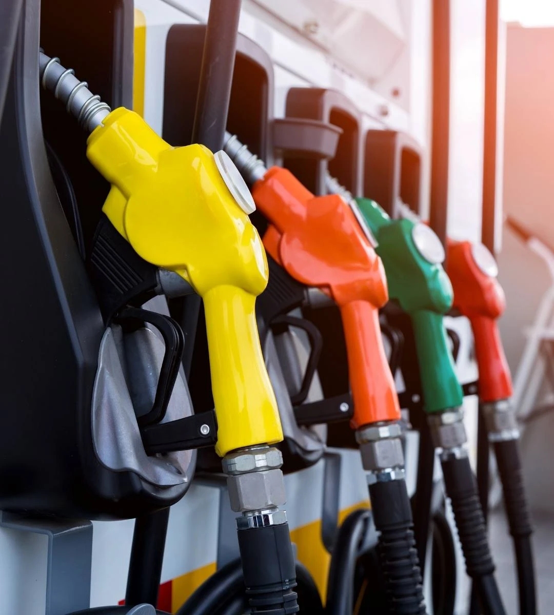 Dwutygodniowe zawieszenie broni i otwarcie Cieśniny Ormuz zdjecie stacja paliw