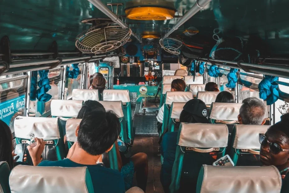 Najdłuższa autobusowa trasa świata Foto: wnętrze autobusu