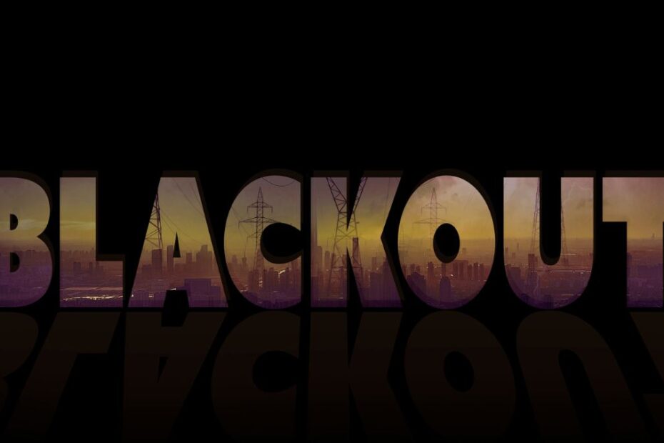 blackout w UK Foto: napis blackout na czarnym tle
