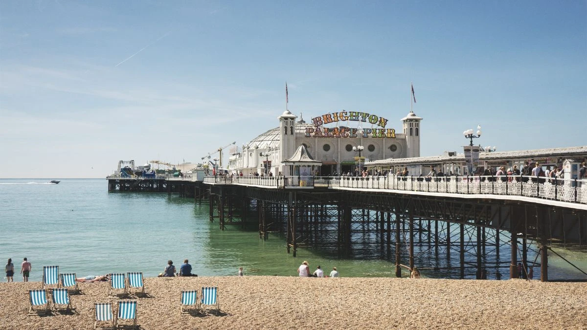 fala upałów w Wielkiej Brytanii Foto: plaża i molo w Brighton