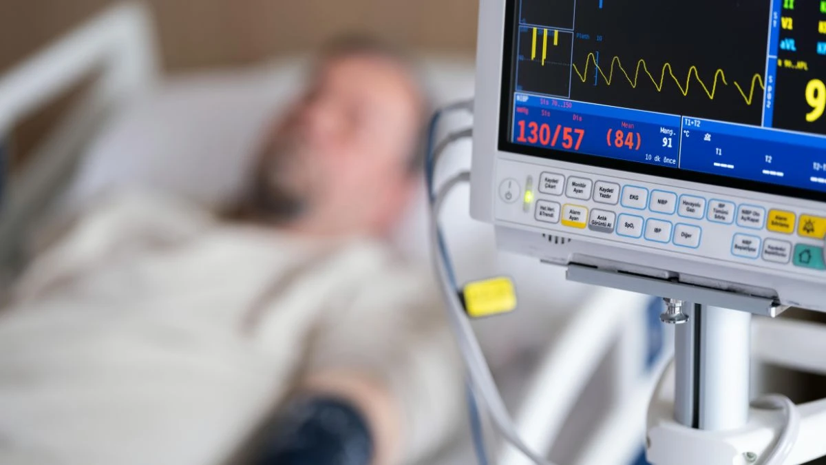 firma śledziła chorego pracownika  Foto: mężczyzna na oddziale intensywnej terapii