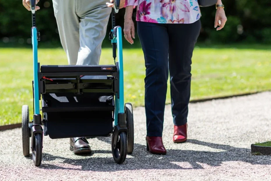 Wielka Brytania zmienia zasady programu Motability Foto: osoba poruszająca się z chodzikiem