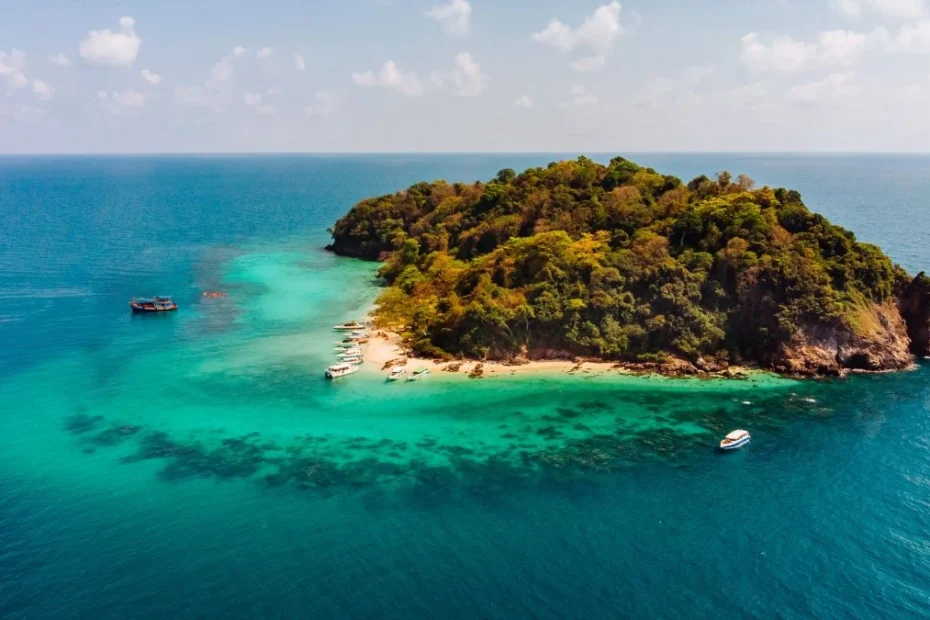 najpiękniejsze sekretne plaże Europy Foto: wyspa