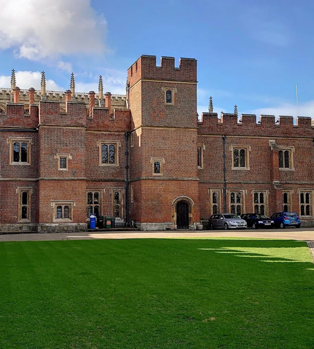 Książę George idzie do Eton College
