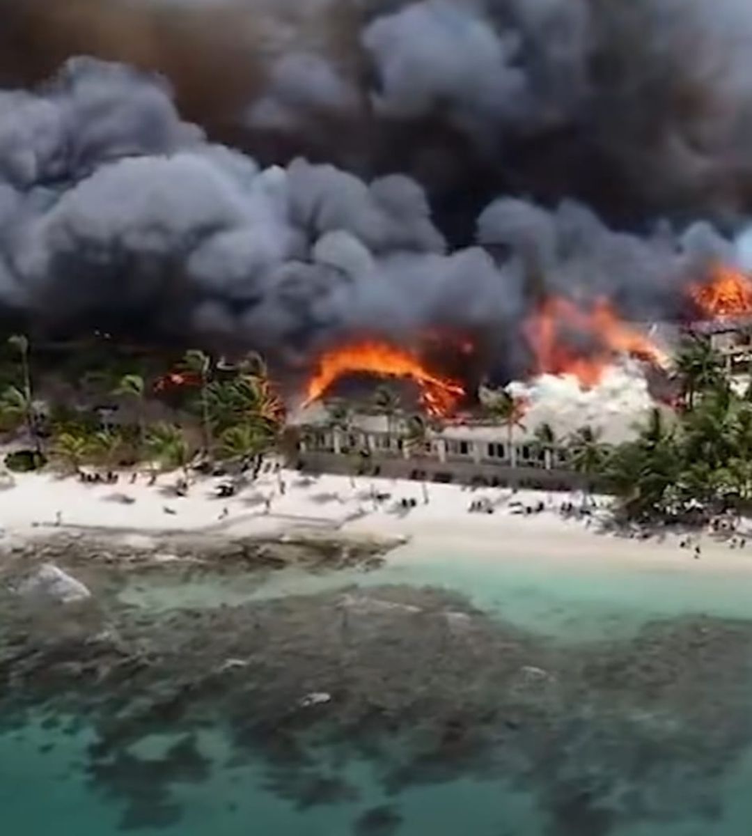 Tragiczny bilans pożaru rajskiego kurortu na Dominikanie Foto: pożar w hotelu Viva Wyndham Dominicus Beach