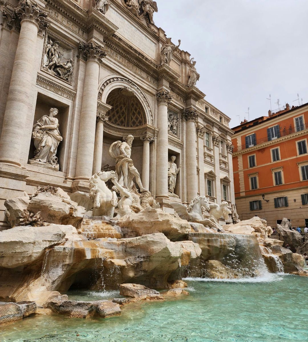 Co dzieje się z monetami wrzucanymi do Fontanny di Trevi Foto: Fontanna di Trevi w Rzymie 