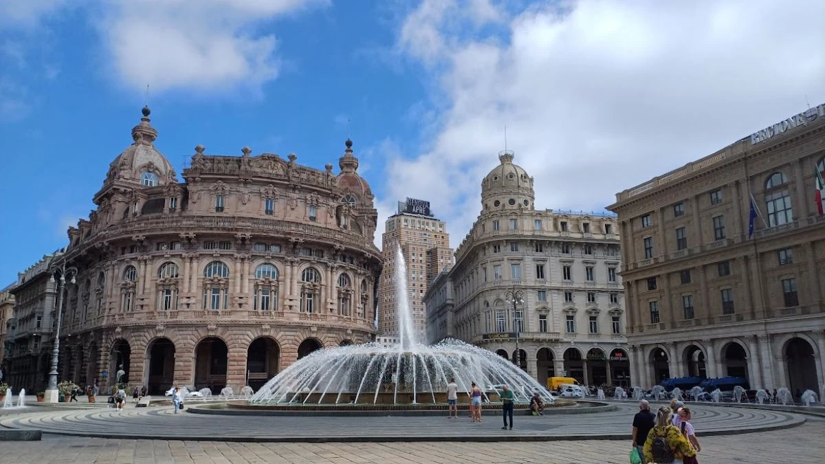 Genua – turystyczny hit 2026 roku Foto: Piazza De Ferrari w Genui