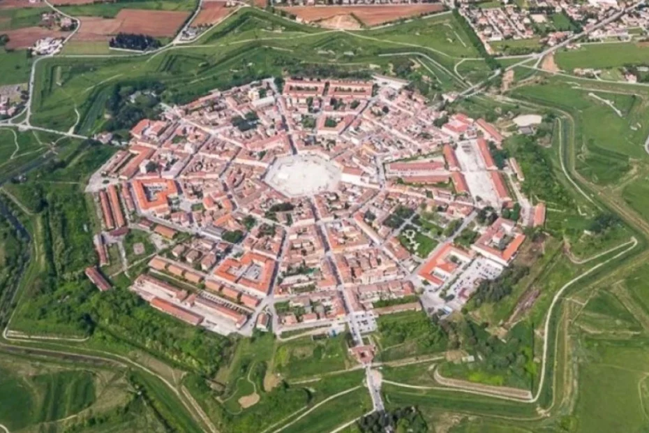 Włoskie miasto w kształcie gwiazdy Foto: Palmanova z lotu ptaka