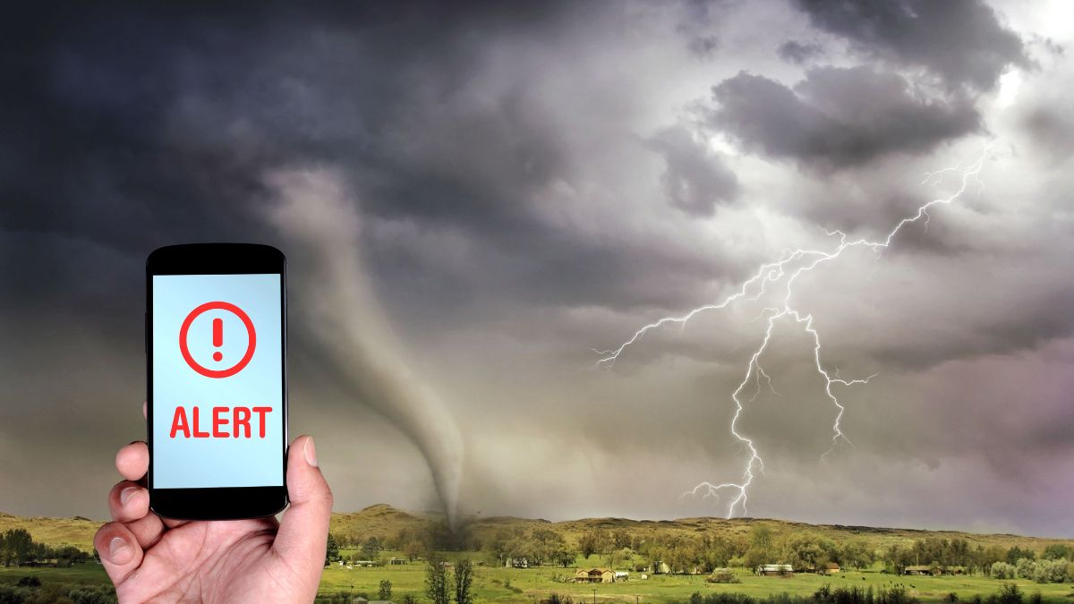 Met Office ostrzega przed najsilniejszym El Niño Foto: burza, tornado i alert na telefonie