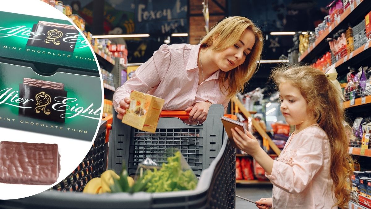trzy nowe smaki czekoladek After Eight Foto: kobieta z córka w supermarkecie