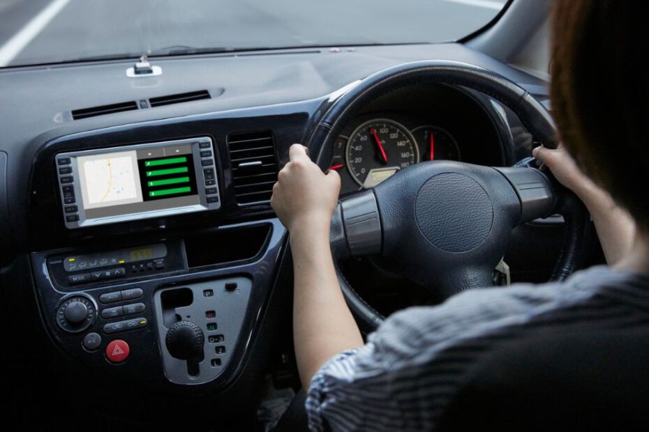 zmiany DVLA dla kierowców w Wielkiej Brytanii Foto: ręce na kierownicy