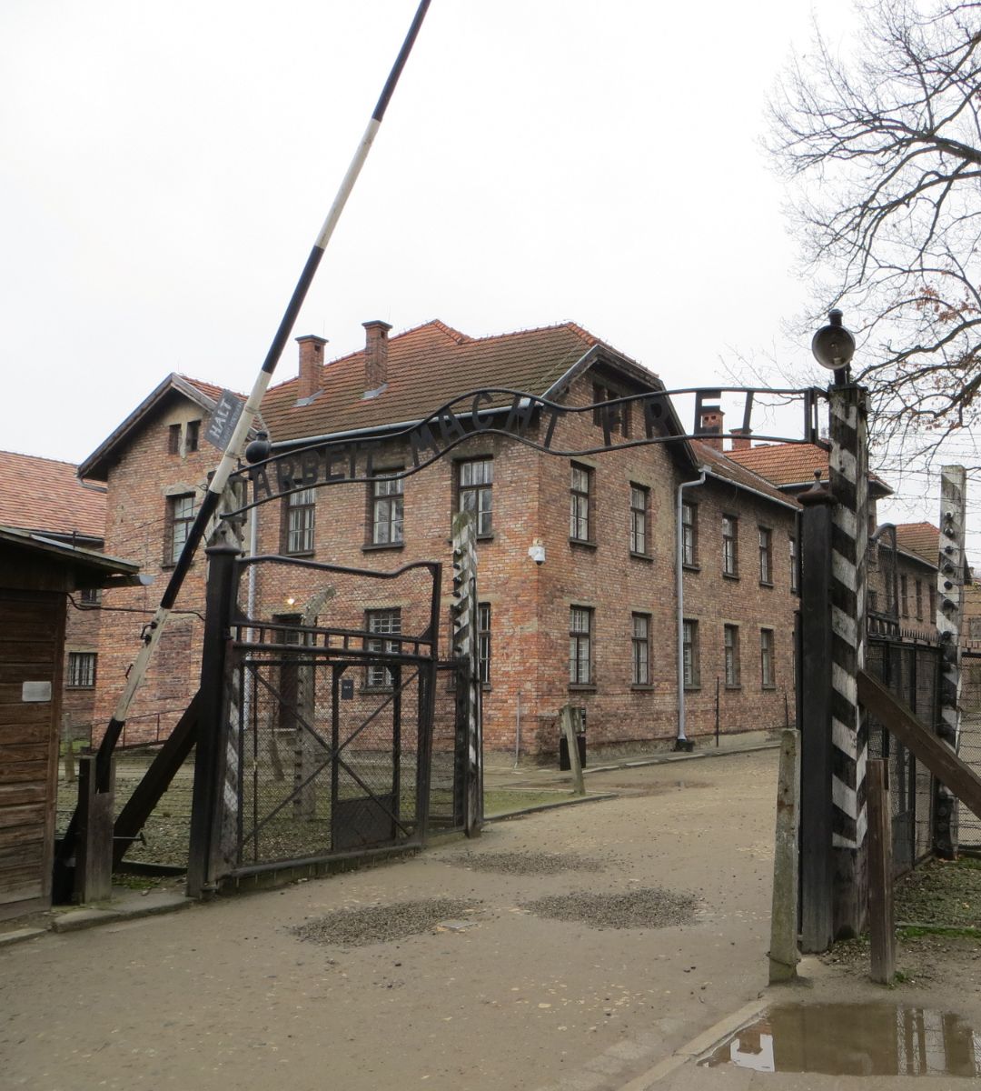 Burza po nagraniu z Auschwitz Foto: brama obozu koncentracyjnego