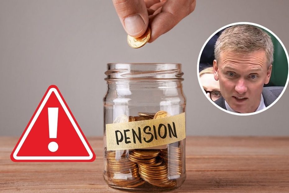 Minister DWP ostrzega w sprawie emerytur Foto: słoik z monetami i napis pension, zdjęcie ministra DWP