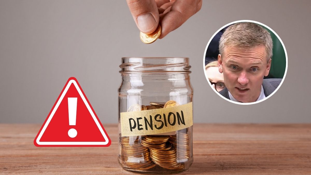 Minister DWP ostrzega w sprawie emerytur Foto: słoik z monetami i napis pension, zdjęcie ministra DWP