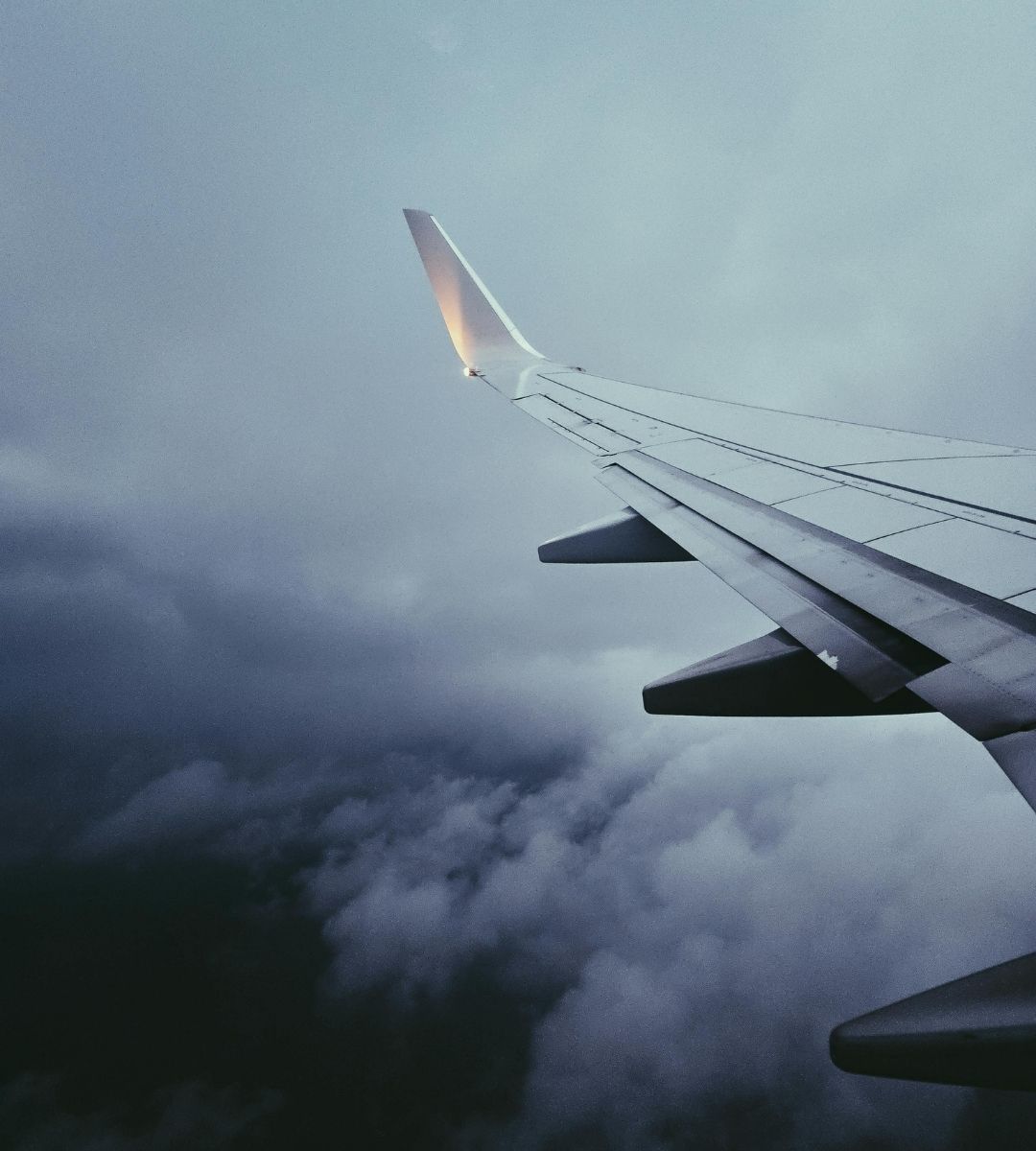 Kobieta doznała urazu kręgosłupa z powodu silnych turbulencji, jej mąż zmarł