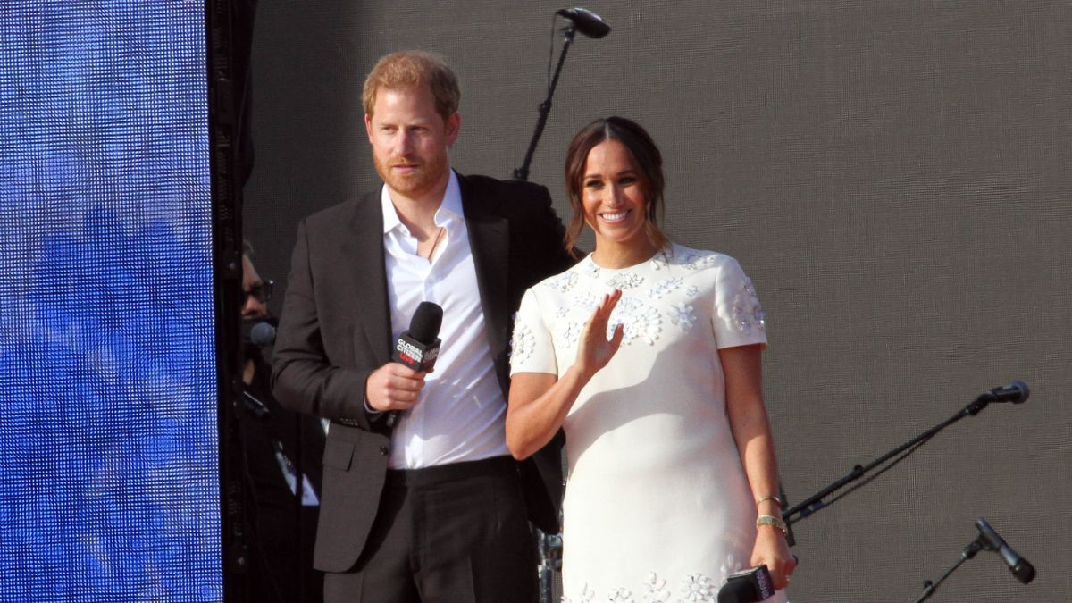 prawdziwy powód powrotu Harry’ego i Meghan