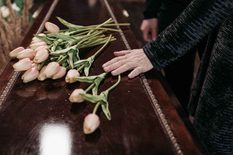 Przez trzy lata trzymał ciało matki w zamrażarce Foto: trumna
