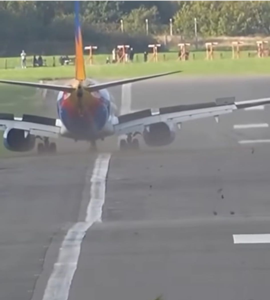 samolot Jet2 zjechał z pasa