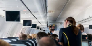 Co pasażerowie kradną z samolotów